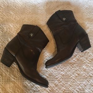Frye Jackie Button Short ankle Boots 6 Brown heel